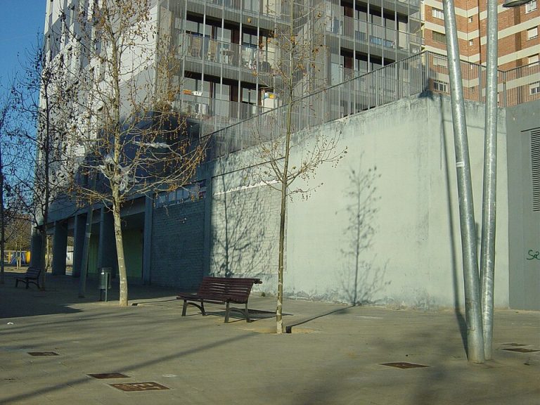 Bloques de viviendas de la avenida del Parlament, en el barrio de Can Roca de Terrassa